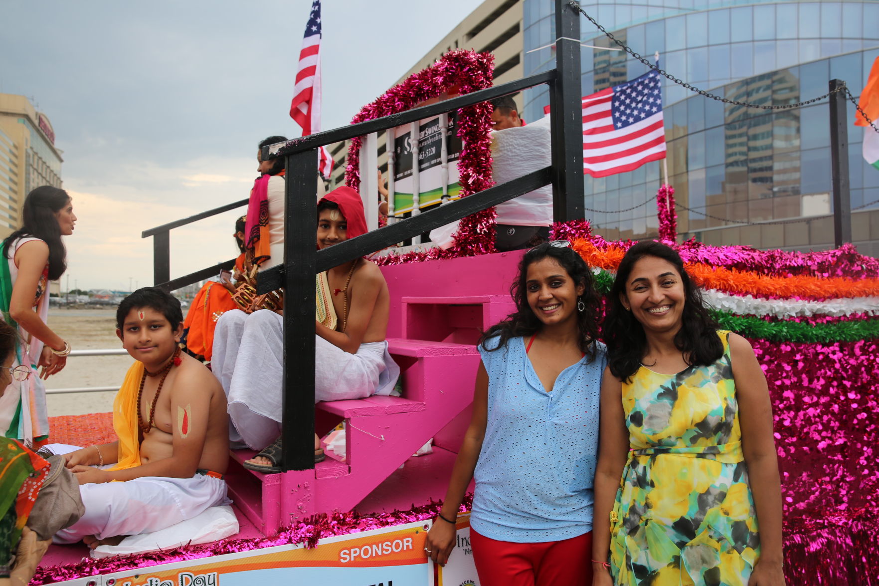 081118_gal_parade (5)